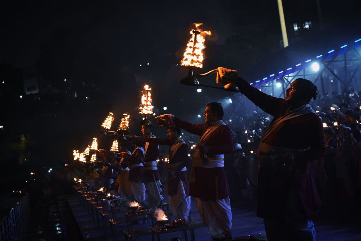 Evening Ganga Aarti ceremony in Rishikesh