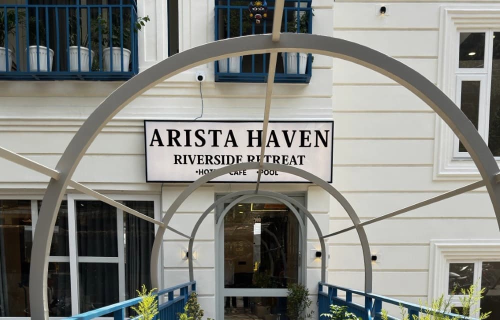 Arista Haven's entrance signage in Tapovan, Rishikesh