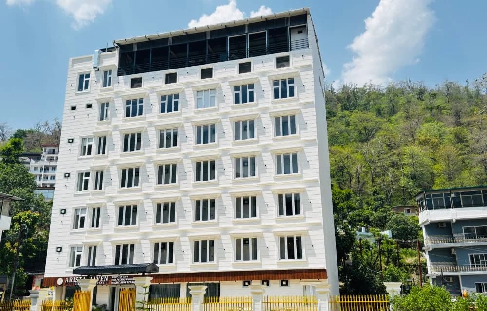 Arista Haven's building against the hills in Tapovan, Rishikesh
