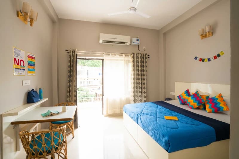 The Deluxe Private AC Room — Ensuite at goSTOPS Rishikesh, Lakshman Jhula, with its window