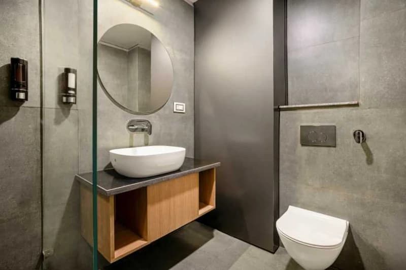 En-suite bathroom for the AC 6-Bed Mixed Dorm — Ensuite at goSTOPS Rishikesh, Tapovan PLUS