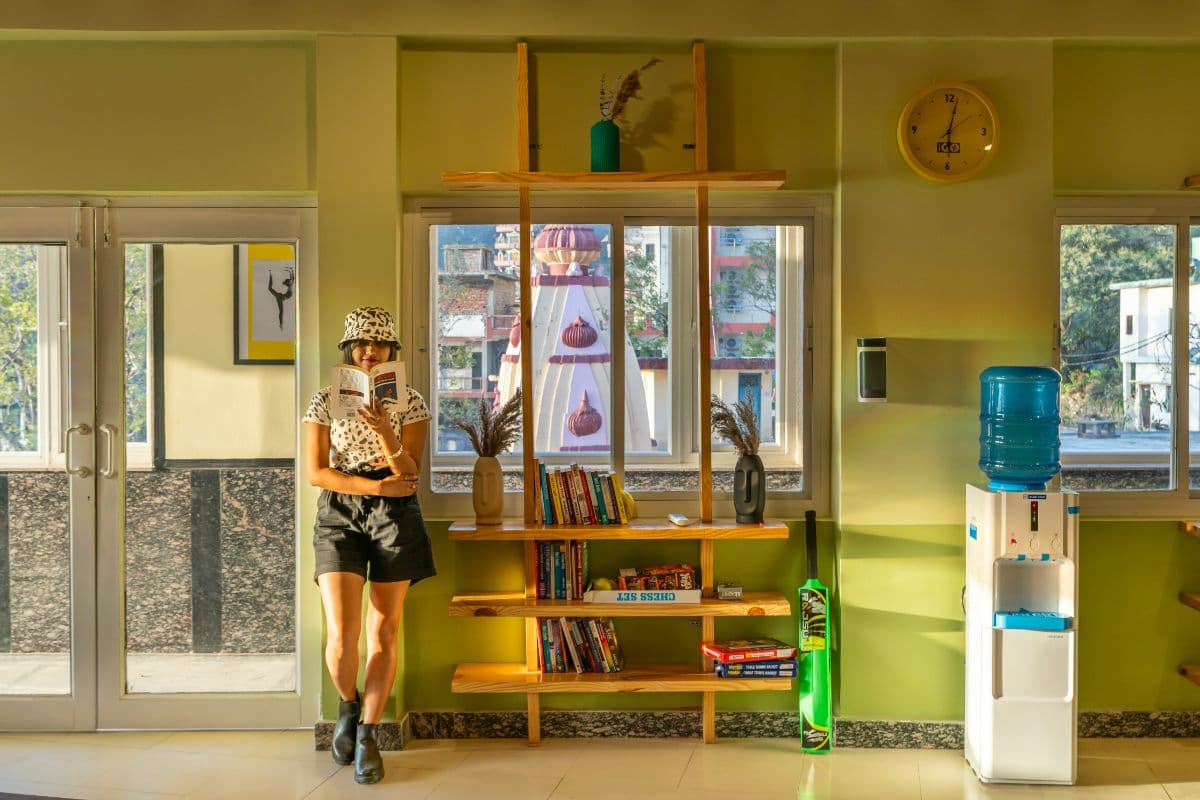 Library and common area at The Hosteller Rishikesh, Ganges