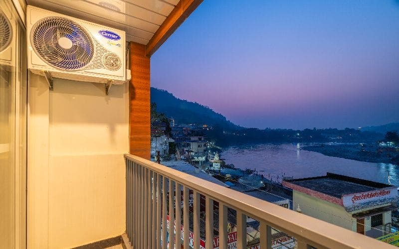 The Deluxe Double Room (River View, AC) at The Hosteller Rishikesh, Laxman Jhula
