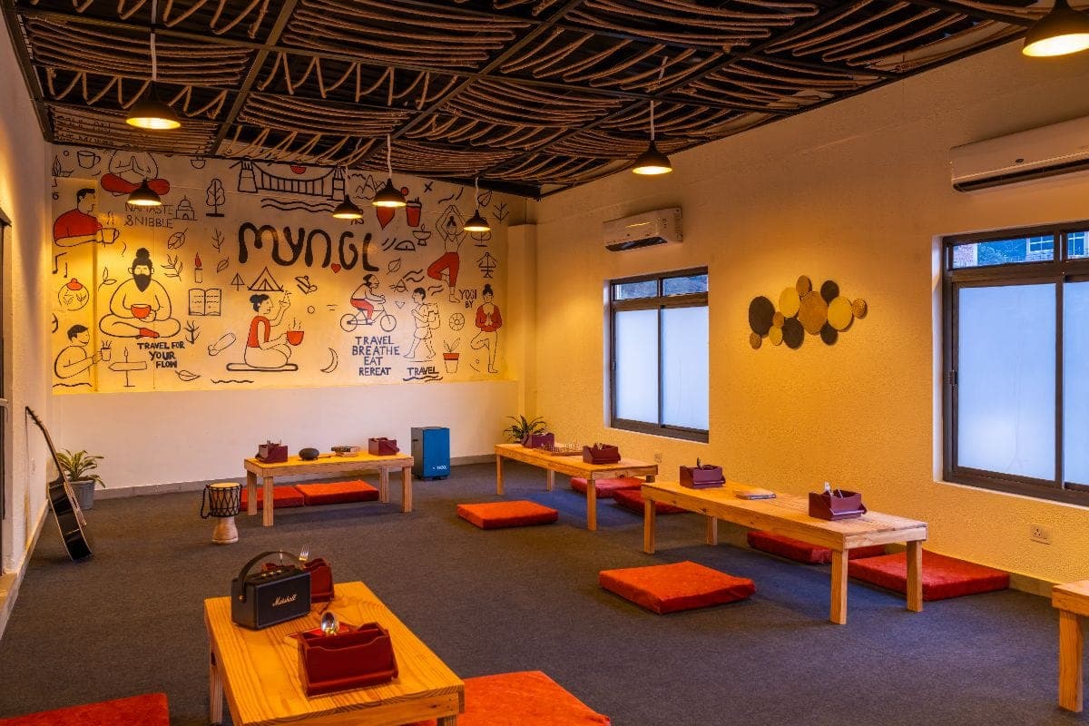 The in-house café at The Hosteller Rishikesh, Laxman Jhula