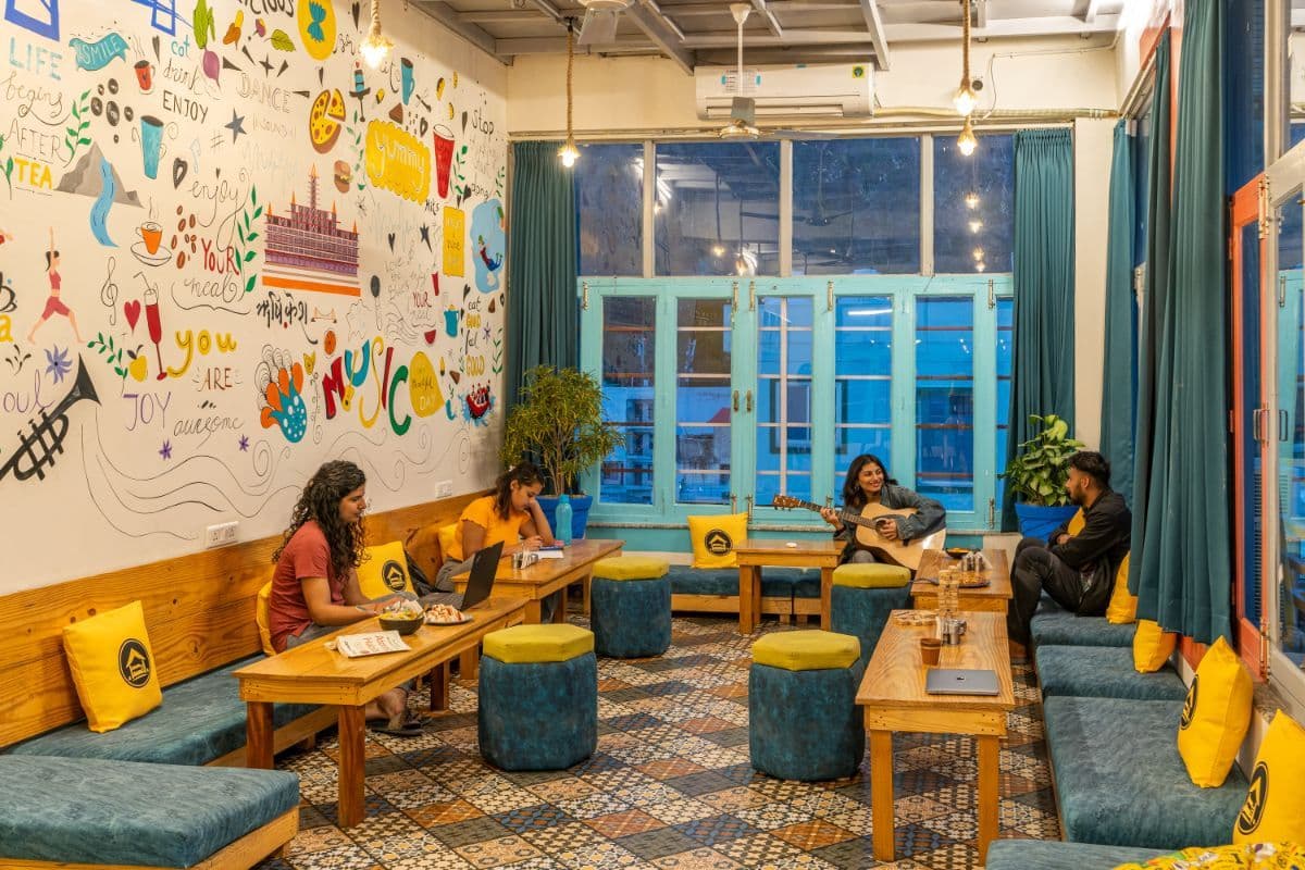 Common lounge and café at The Hosteller Rishikesh, Upper Tapovan