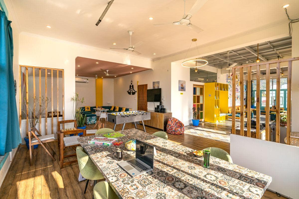 Common lounge at The Hosteller Rishikesh, Upper Tapovan