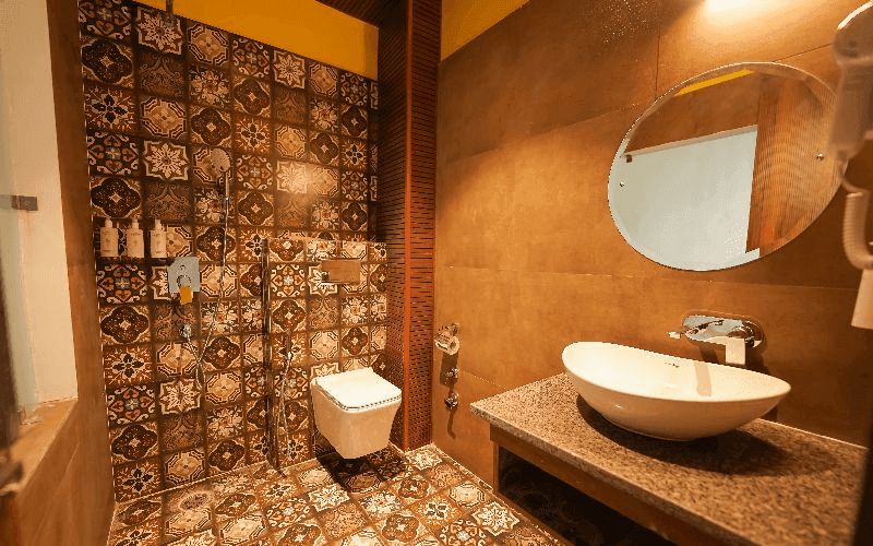 En-suite bathroom for the AC Superior Double Room — Balcony at The Hosteller Rishikesh, Upper Tapovan